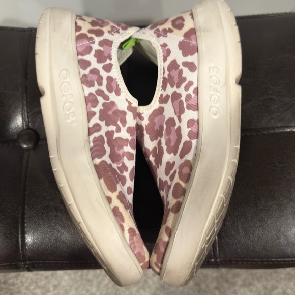 OOFOS Women's OOmg eeZee Low Shoe - Rose Leopard Size - 8 - Picture 3 of 8